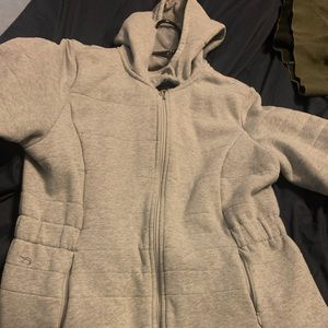 A women’s Large size North Face Jacket pretty new